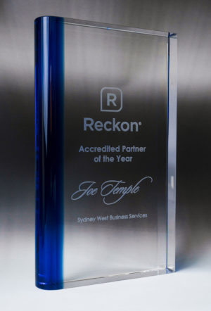 1376ABU: Crystal-Vertical Single Edged Curved Block